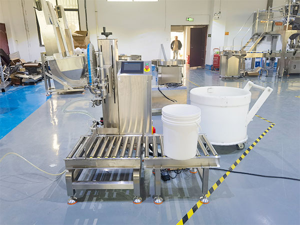 称重式酱料灌装机生产线